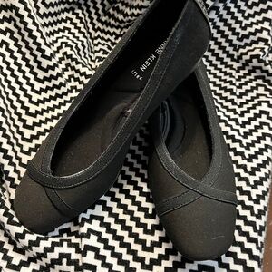 ANNE KLEIN Black Slip-Ons, 7.5, NWOT